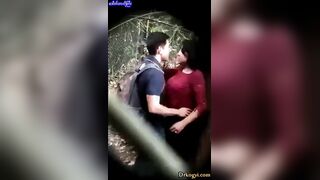 ဘယ်သူမှမမြင်ဘူးဆိုပြီးဆွဲနေတာ