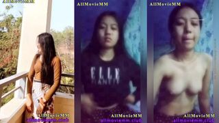 ပြည်မြို့သူတဲ့ ဘဲကိုပြနေတာ